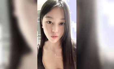 Bantang [Kakak Luer] ialah seorang gadis cantik sekolah dan dewi comel: badannya yang sangat cantik menampakkan bonggolnya, pakaian seragamnya menampakkan payudaranya, dan punggungnya menggoda (2)