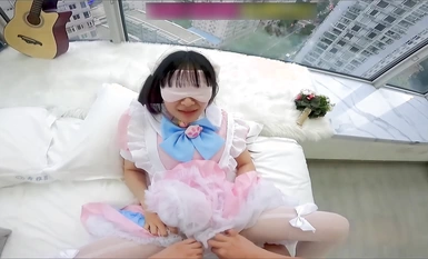 爆操雙馬尾洛麗小可愛【喵喵醬】抓著雙馬尾瘋狂輸出，誘人小白兔晃動惹人眼，又是被主人中出的一天，做爸爸的小母狗