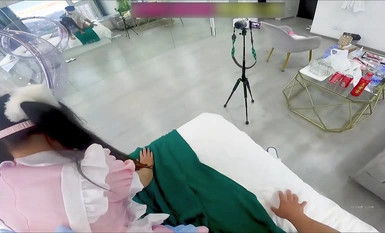 爆操雙馬尾洛麗小可愛【喵喵醬】抓著雙馬尾瘋狂輸出，誘人小白兔晃動惹人眼，又是被主人中出的一天，做爸爸的小母狗