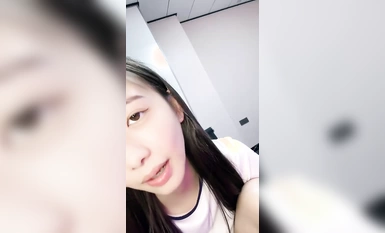 เทพธิดาผู้โด่งดังอยู่ที่นี่สาวงามราวกับดวงดาว [นักศึกษาวิทยาลัยกวางโจว] มีรูปร่างที่สง่างามและมีรูปร่างโค้งมนและฉากน้ำสีขาวไหลออกมาจากรูของเธอนั้นตกตะลึงมาก (1)