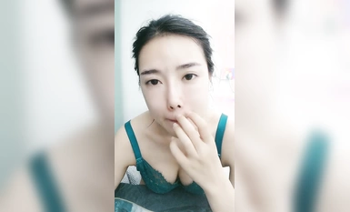 Karya baru pada tahun 2024, [Sweet Little Peach Blossom], pakaian pembantu rumah, seorang wanita muda yang cantik dan lembut, dia cukup cantik walaupun di bawah kanta tanpa kecantikan, rambut kemaluan gelap ini (1)