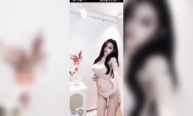 Koleksi 28 klip dewi kecantikan selebriti Internet memakai seluar dalam dan menari (2)