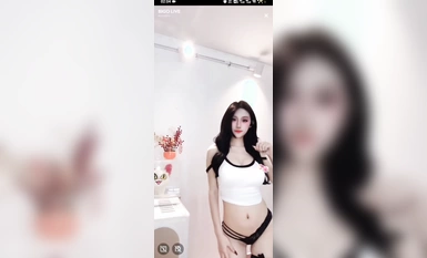 Koleksi 28 klip dewi kecantikan selebriti Internet memakai seluar dalam dan menari (2)