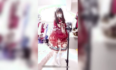 ロリータ少しかわいい[ソフトウサギLt774523412]超かわいいLOのスカートの小さなメイドは、光の花の結婚白いシルクのLOの女性のイニシアチブの上に来て子犬の後に良い女性の前に乗っての上に小さなオマンコ暖かいお父さんの大きなペニス