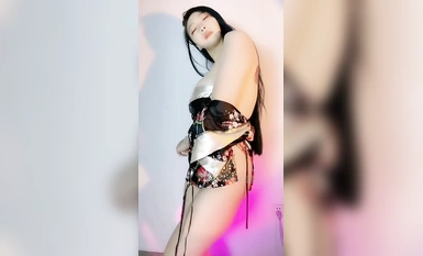 重金定製，快手已永久封停18萬粉豐腴大胸反差騷女【欣妹妹】全裸騷舞、抖奶、頂胯各種高潮臉無水完整全套合集（2）