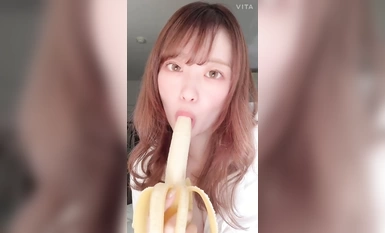 即时聊天] 垂直智能手机屏幕！自拍聊天的业余女孩，从香蕉和假阳具口交开始，穿着睡衣、半裸着展示电动自慰！发型 ◎ 白皙靓丽的肌肤 ◎ 美腿 ◎ 美腿 ◎ 美腿 ◎ 美腿 ◎ 美腿 ◎ 美腿