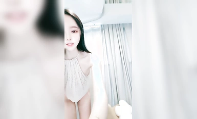 Green broadcast to yellow net red goddess! Fair skin super high face value!