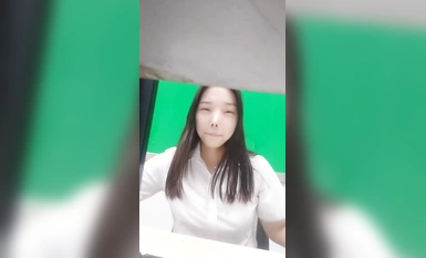 OL 앵커 @陳住氣(李一茶), 점핑볼 착용하고 출근하며 어류 비늘 복지쇼 만져보기 (4)