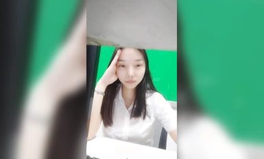 OL 앵커 @陳住氣(李一茶), 점핑볼 착용하고 출근하며 어류 비늘 복지쇼 만져보기 (4)