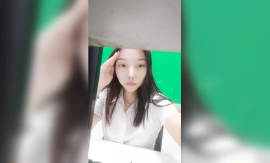 OL 앵커 @陳住氣(李一茶), 점핑볼 착용하고 출근하며 어류 비늘 복지쇼 만져보기 (4)