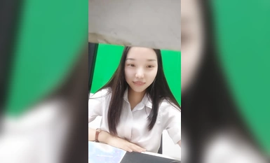 OL 앵커 @陳住氣(李一茶) 점핑볼을 신고 출근하며 물고기 만지기 비늘 복지쇼 (1)