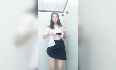 OL主播@陳住氣(李一茶)戴著跳蛋上班摸魚尺度福利秀 (5)