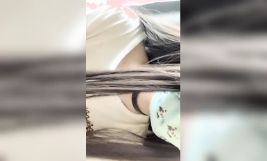 โลลิตัวน้อยแสนอ่อนโยนใช้โต้งเจาะหีของเธออย่างดุเดือดบนแพลตฟอร์มถ่ายทอดสด (10)