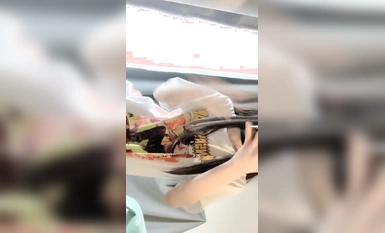 โลลิตัวน้อยแสนอ่อนโยนใช้โต้งเจาะหีของเธออย่างดุเดือดบนแพลตฟอร์มถ่ายทอดสด (10)