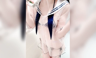 Zakar Kebajikan Ji melancap dalam bilik air dan air mengalir