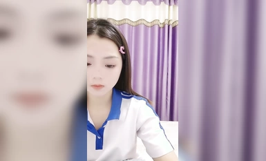 2024年1月新作，綠播下海，正宗校花學妹【豆芽高手-原來是小嫩妹】頂級身材，不脫看起來好清純，脫光變成小淫娃 (1)