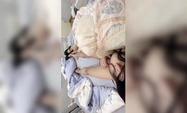 Lelaki wasiat itu terus mencederakan gadis itu Bai Yueguang Kali ini dia memanjangkan kukunya kepada gadis kecil Lolita itu dan memegang putingnya dengan kuat sehingga dia menangis.