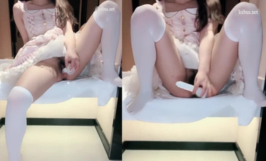 Cô gái lolita mang vớ trắng (1)