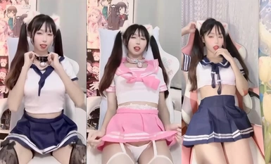 Kecantikan Douyin terbaik, ditempah secara peribadi oleh bos! Melancap telanjang meniru seks dan menjilat zakar, ia sangat seksi