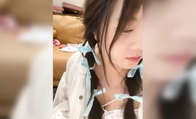 Olivia-anak ayam panas dalam dunia daging mikro! Loli kecil yang sangat comel, tetapi dia sangat seksi, dia menunjukkan onaninya dengan dua prop (1)