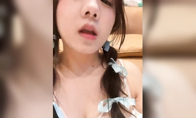Olivia-anak ayam panas dalam dunia daging mikro! Loli kecil yang sangat comel, tetapi dia sangat seksi, dia menunjukkan onaninya dengan dua prop (1)