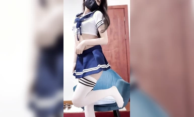 【超極品】99年美女模特新人下海，大佬重金定製福利合集，超嫩小穴，最有看點的是每一次自慰都有大量的白漿流出，太刺激了 (3)