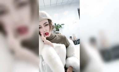 [Cô phù thủy nhỏ với dáng người cong vút] Em gái hoàng gia tuyệt vời nhất! Đôi chân dài trong chiếc tất đen ~ Thủ dâm bằng đạo cụ ~ Thật ngầu!