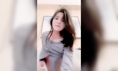 2024年2月新作，【我想吃草莓】，172極品尤物，御姐范風情萬種，這大長腿家中脫光盡情搖擺 (6)