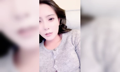 2024年2月新作，【我想吃草莓】，172極品尤物，御姐范風情萬種，這大長腿家中脫光盡情搖擺 (9)