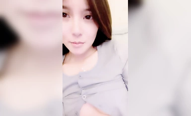 2024年2月新作，【我想吃草莓】，172極品尤物，御姐范風情萬種，這大長腿家中脫光盡情搖擺 (5)