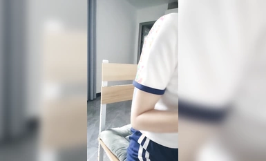 超級學生新人，下海  新作！最新登陸黃播平台，超清純顏值，超Q彈大奶+粉嫩鮑魚，懟臉大秀 直接狂射，沒有套路 太良心了！ (1)