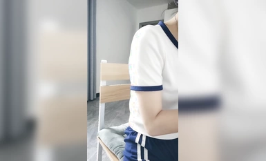 超級學生新人，下海  新作！最新登陸黃播平台，超清純顏值，超Q彈大奶+粉嫩鮑魚，懟臉大秀 直接狂射，沒有套路 太良心了！ (1)