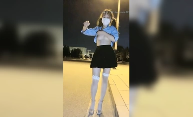 橙橙小蘿莉 一位出道即巔峰的二次元雙馬尾小蘿莉，極品嬌小可人的身體,戶外花樣露出 (1)