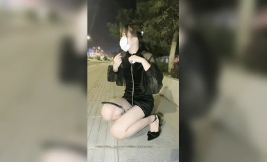 Orange Little Loli là một cô bé tóc hai bím hai chiều đang ở thời kỳ đỉnh cao khi mới ra mắt. Cô ấy có thân hình siêu nhỏ nhắn và đáng yêu, lộ ra ngoài trời (2)