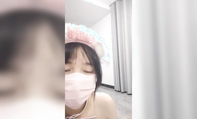 超級學生新人下海 新作！最新登陸黃播平台，超清純顏值，超Q彈大奶+粉嫩鮑魚，懟臉大秀 直接狂射，沒有套路 太良心了