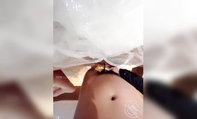 海角社區姐姐生日當天穿上婚紗，酒後在婚房潮噴