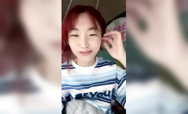 我就是嗚崽醬.學生妹宿舍直播！乖巧鄰家女孩，粉嫩多汁小逼逼，超可愛