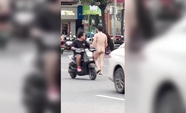 裸で走るのが流行っている？南寧の街を裸で走る男！