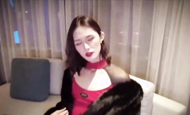 สาวประเภทสอง TS สวยสวมรองเท้าส้นสูงขอบแดงและถุงน่องสีดำกินไก่และมีเซ็กส์ [เป็น Taozi S_Taoziya] จากมุมมองของแฟนผู้หญิงที่มีขาขนาดกลางขี่อยู่ด้านบนภรรยาฝาดมากการแสดงออกของเธอมีเสน่ห์มากภาพ สวยมาก เธอทั้งพัดและน้ำแตก