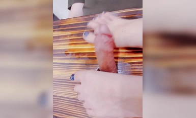 Queen Ann - Barefoot Stepping on Dick Table Series - Tangkapan super dekat glans zakar selama 7 minit