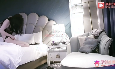 【探花肥仔】酒店約操模特身材的碎花裙妹子居然是個反差淫娃