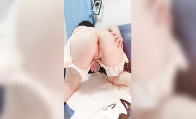 หีที่สวยที่สุด [โลลิน้อยน่ารัก 18 ตัว] มีสีชมพูและอ่อนโยนมาก และทุก ๆ นิ้วของผิวหนังก็นุ่มและอ่อนโยน นางฟ้าตัวน้อยที่เย้ายวนใจเล่นกับหีตัวน้อยที่อ่อนโยนและรูตูดสีชมพูที่อ่อนโยน .