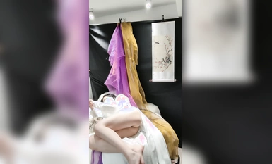 ผลงานใหม่ในเดือนมกราคม 2567 ผู้หญิงที่สวยและสวยที่สุด [นางเอกดอกไม้] แสดงในเหิงเตี้ยนมาหลายปี เต้นรำเปลือยในชุดโบราณ และหญิงสาวสวยช่วยตัวเองด้วยอุปกรณ์ประกอบฉากที่แตกต่างกันทุกวัน (9)