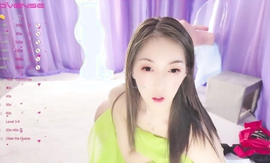 2024年2月新作 Stripchat瑜伽老師【qingqing521】超大難度，倒立一字馬，屄里還插著大黑牛，震撼無與倫比，美女真會玩超贊 (13)