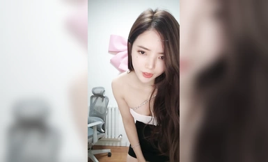 Sa Enero 2024, ang erotikong bersyon ng tatlong paksa ay gagawa ng isang nakakagulat na pasinaya na [Wu Yu] Douyin internet celebrity, ang pinakasikat na sayaw sa ngayon, maghuhubad at sumasayaw muli, ito ay kapana-panabik at dapat makitang obra maestra (