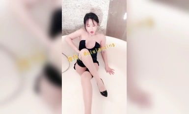 Ai Xiaoqing_Show people net red model_High price welfare, bathtub masturbation anal penetration