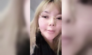 Cô gái siêu bụ bẫm với hình xăm thật đáng tin cậy (6)