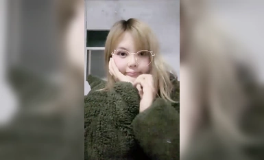 Cô gái siêu bụ bẫm với hình xăm thật đáng tin cậy (4)