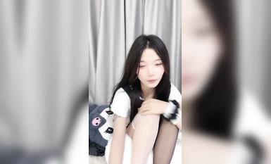 2024年3月，四川小美女，明星級別【小米粥粥】憂郁的眼神，讓大哥們著迷，一晚上禮物亂飛牛逼了 (4)