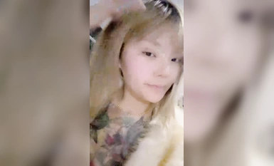 Maasahan ang sobrang matambok na batang babae na may tattoo (2)